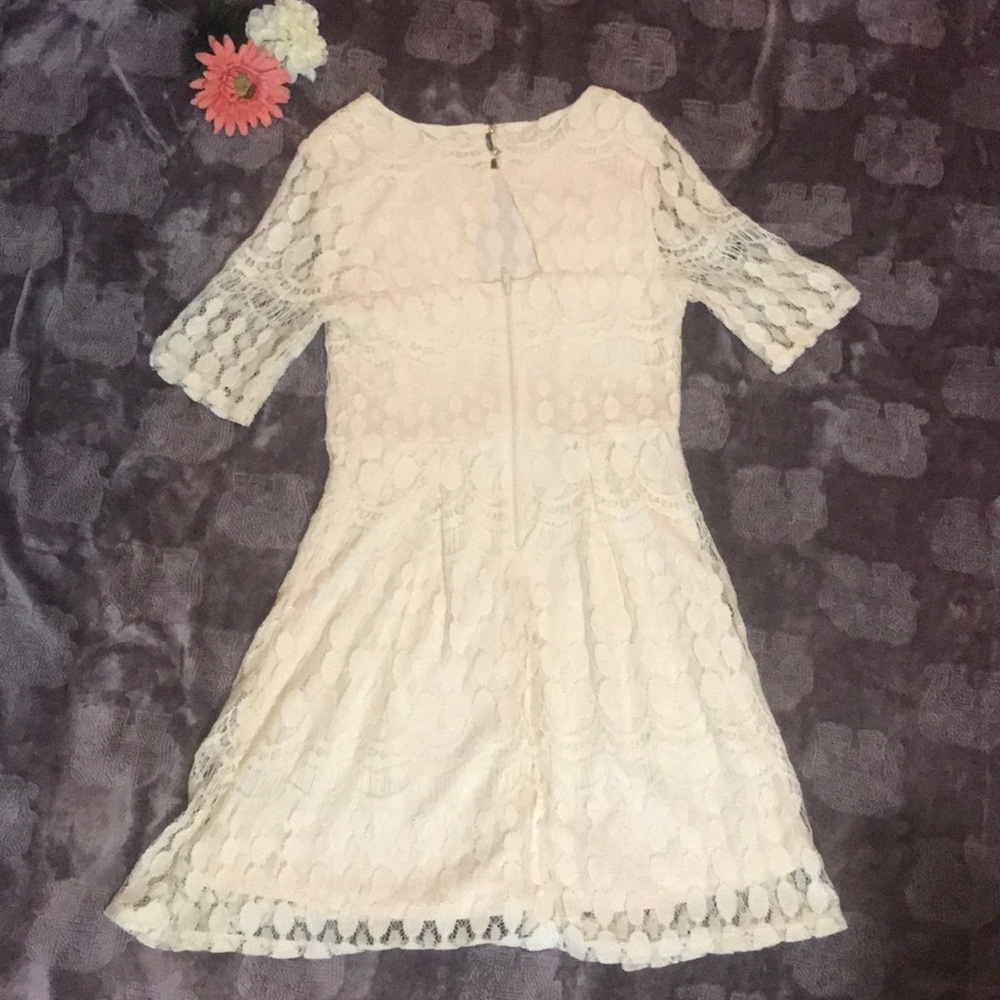 Lace dress - Picture 6 of 8